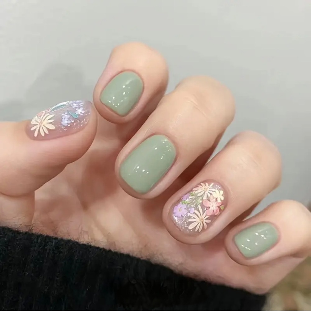 Short Green & Floral Press-On Nails | 24pc Reusable Set